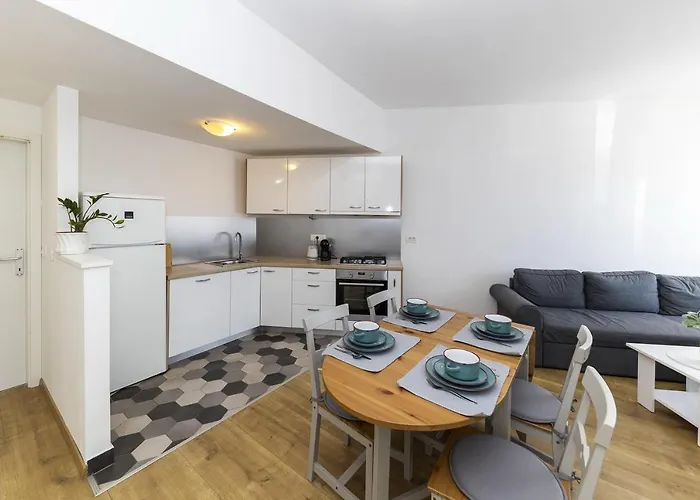 Apartment 23 With Free Private Parking