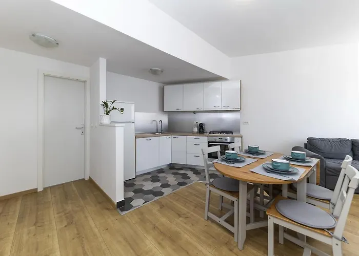 Apartment 23 With Free Private Parking