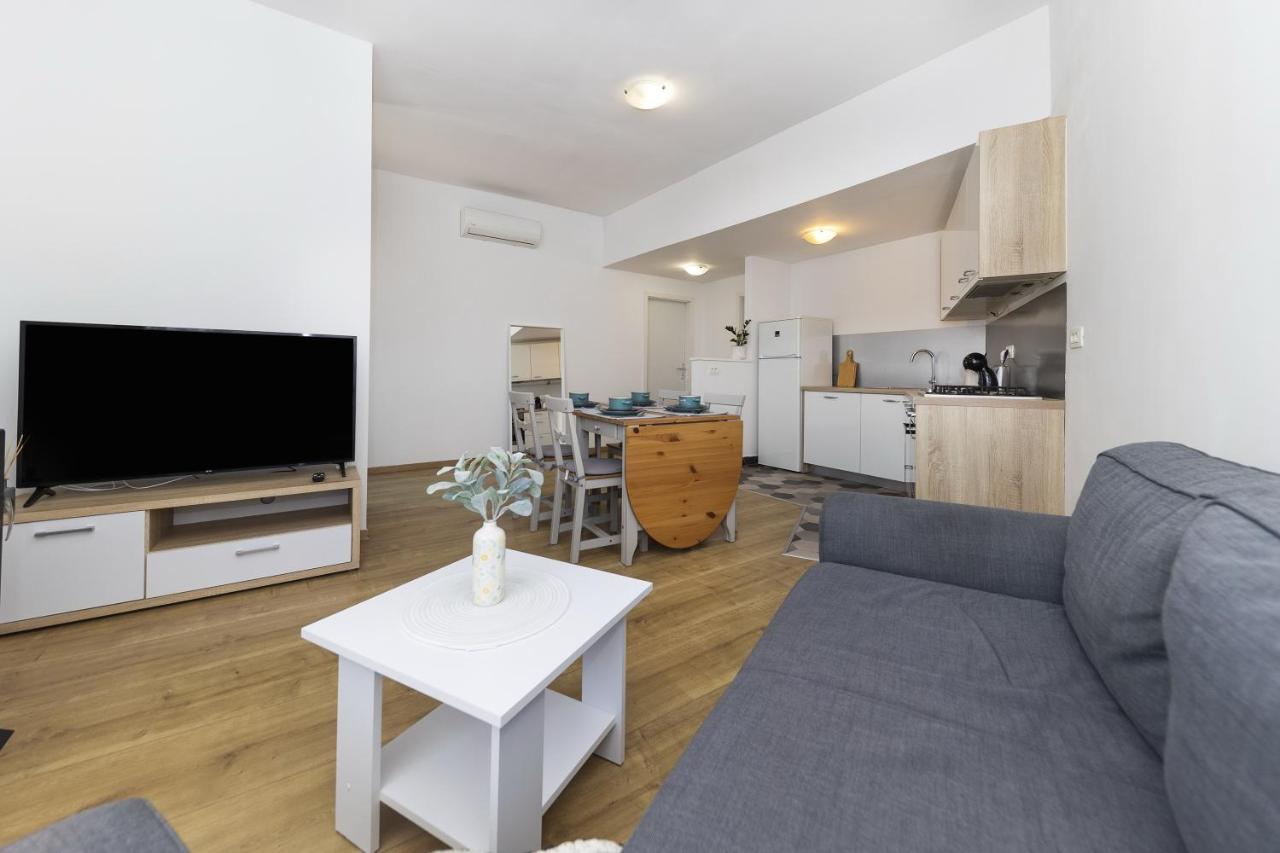 Apartment 23 With Free Private Parking