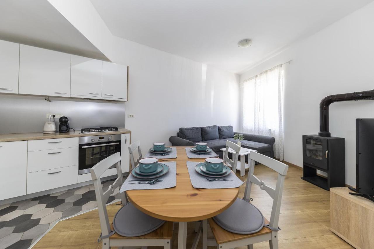 Apartment 23 With Free Private Parking *