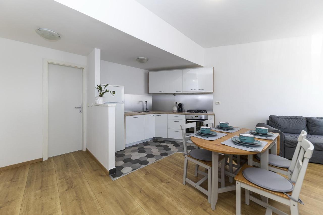 Apartment 23 With Free Private Parking *