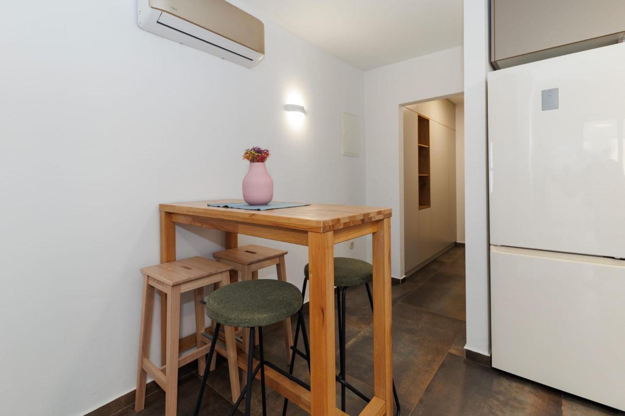 23 And 25 With Free Private Parking Apartament