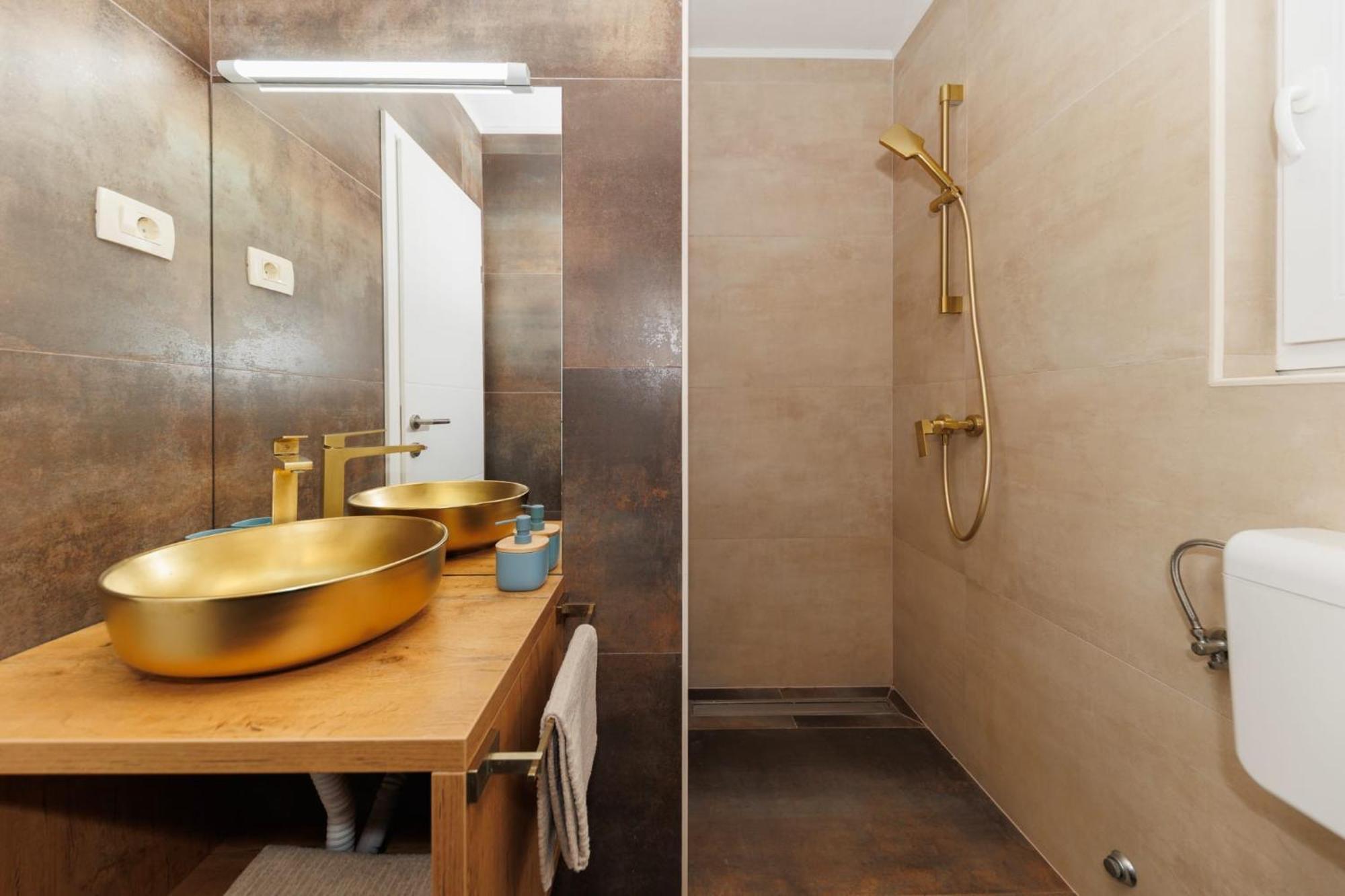 23 And 25 With Free Private Parking Apartament *